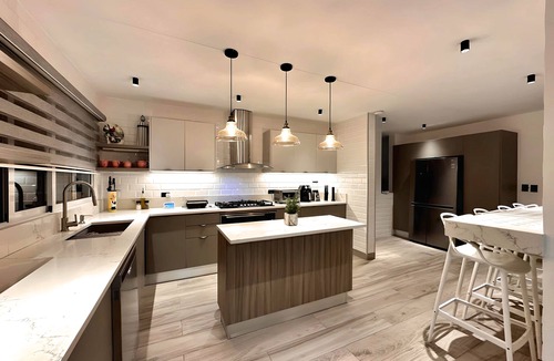 Honduras House | Urban Escape El Patio: Private Home, 4 BedRooms, Jacuzzi @Bella Vista