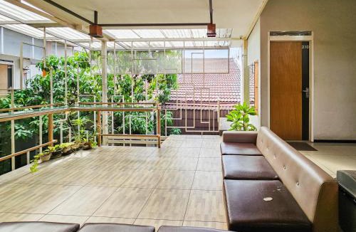 Dinoyo House | Urbanview Java Living Sigura Gura