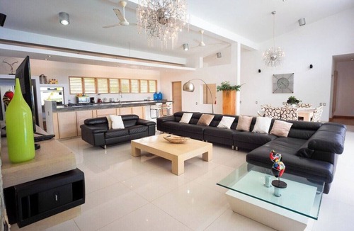 La Mulata Villa | V11 Casa Vista del Caribe · Caribbean-style with 2-level pool & large garden