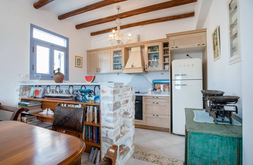 Maragas House | Vacation Home "On a Magnificent Sandy Beach" with Sea View, Terrace & Wi-Fi