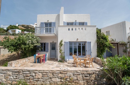 Maragas House | Vacation Home "On a Magnificent Sandy Beach" with Sea View, Terrace & Wi-Fi