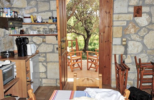 Stavromenos House | Vacation home Stafro Daskalaos, Rethymnon Crete - Watch video on YouTube & scan QR code