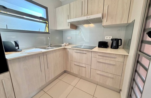 Papeete Condo | Vaiana City Quiet in Central Papeete 2BRD Parking Fiber Wi-Fi A/C