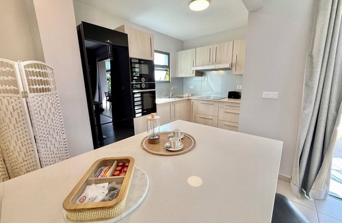 Papeete Condo | Vaiana City Quiet in Central Papeete 2BRD Parking Fiber Wi-Fi A/C