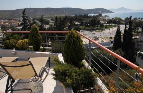 Varkiza Apartment | Varkiza Seaside Penthouse with Private Roof Deck