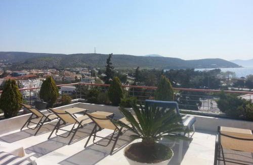 Varkiza Apartment | Varkiza Seaside Penthouse with Private Roof Deck