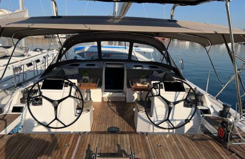 Volos City Centre Boat Rental | Vela
