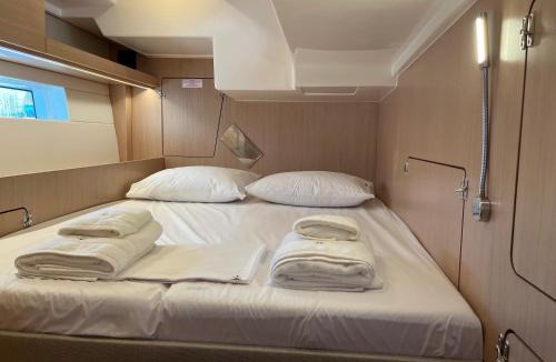 Volos City Centre Boat Rental | Vela