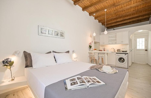 Old Town Naxos Apartment | Venetian Suites 3