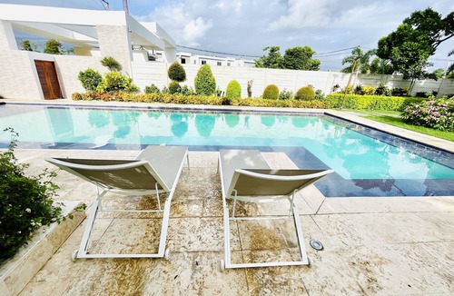 Punta Cana Villa | Vibrant 2 story 3 BR/2.5 BT Villa, Near Downt PC, 15 mnts to airport, Pool & BBQ