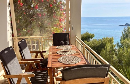 Sinarades Apartment | Vicky's Panoramic View Apartments