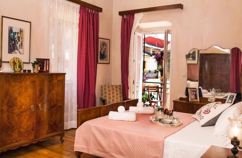 Chlomos Apartment | Victor’s Traditional House – Chlomos, Corfu