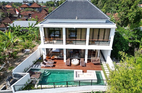 Abiansemal Villa | Villa 4BDR rice field view south of Ubud. Swimming pool + outdoor bath.