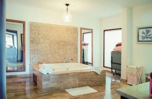 Las Lomas Villa | Villa ∙ 6 bedrooms ∙ 12 guests