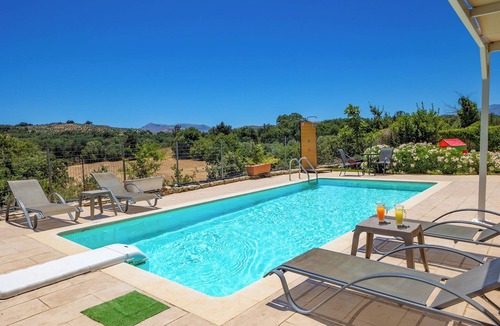 Monopari Villa | Villa Aclando - Three Bedroom Villa, Sleeps 6