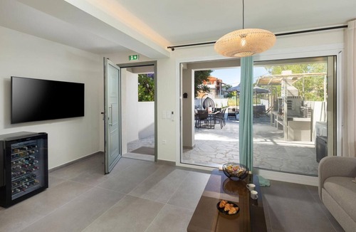 Potamos Villa | Villa 'Aggelle' with Private Terrace, Wi-Fi and Air Conditioning