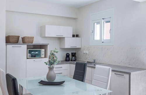 Lakithra Villa | Villa Agnandi - Four Bedroom Villa, Sleeps 9