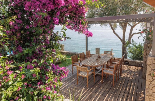 Dafnata Villa | Villa Alia, Your Modern Beachfront Escape
