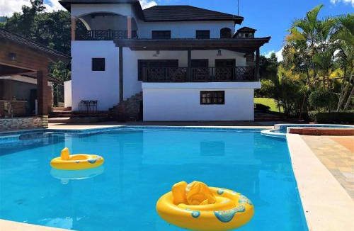 La Vega Province House | Villa Amila By Hospedify Hermosa Villa para 20 personas y a 4 minutos del Río de Jarabacoa