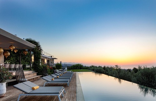 Kapsaliana Villa | Villa Amnalys: Sea View Resort w/staff by etouri