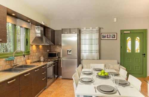Makriotika Villa | Villa 'Andreas' with Sea View, Wi-Fi and Air Conditioning