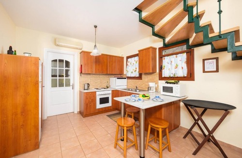 Plaka Villa | Villa Aphrodite - Four Bedroom Villa, Sleeps 7