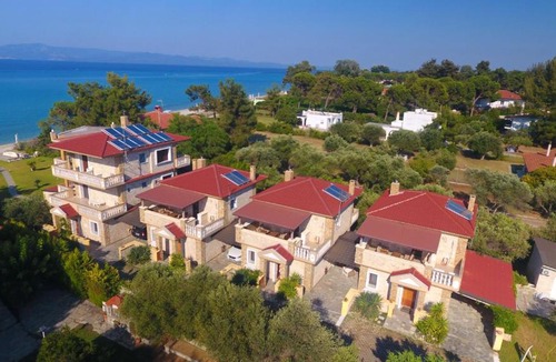 Pefkochori Villa | Villa Argo 1 - Beachfront, Big gardens, Location!