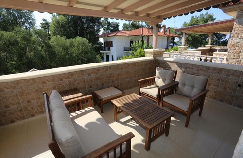 Pefkochori Villa | Villa Argo 3 - Beachfront, Big gardens, Location!