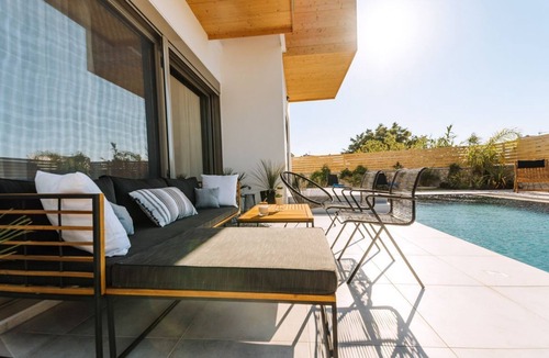 Ialyssos Villa | Villa Arnassica - Three Bedroom Villa, Sleeps 6