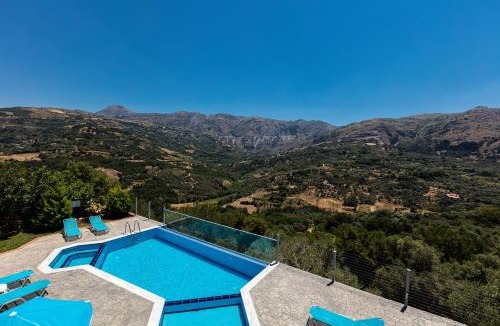 Asigonia Villa | Villa Asigonia with Heated Pool & Whirlpool