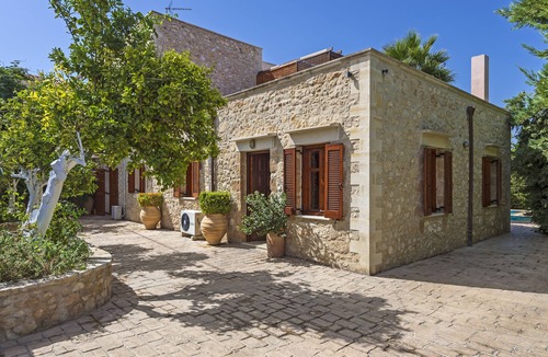 Asteri Villa | Villa Asteri – Private Pool, Sleeps 8, 5’ from Sea, Near Rethymno & Attractions