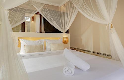 Sunset Road Villa | Villa Asyik, Bidadari Seminyak