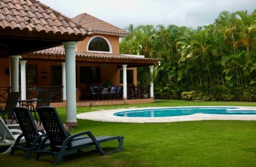 Guayacanes Villa | Villa-Aurora JuanDolio-3Br-4Bds-6Px-WiFi-BBQ-Pool-TVSmart