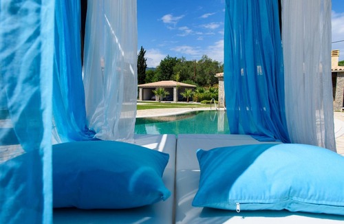 Dassia Villa | Villa Black White Dassia