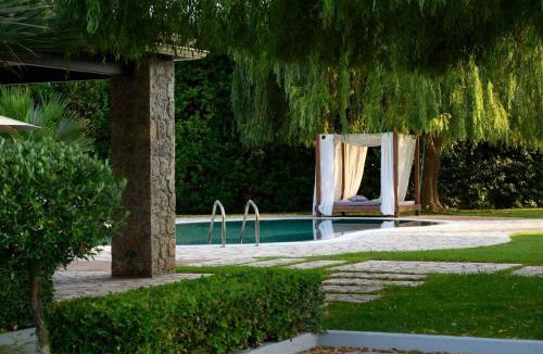 Dassia Villa | Villa Black White Dassia