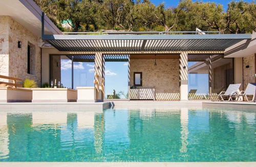 Nisaki Villa | Villa Ble by White Dream Villas