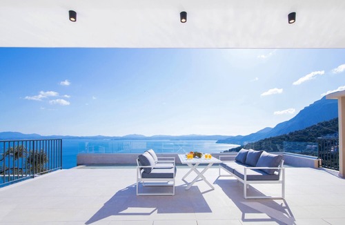 Nisaki Villa | Villa Ble by White Dream Villas