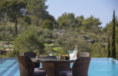 Tsoukaladhes Villa | Villa Borsa Secluded Retreat with Sea Views Gym