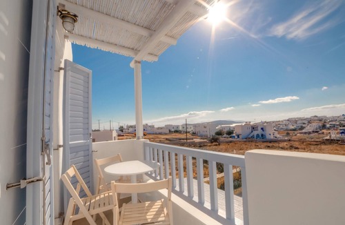 Koufonisia Apartment | Villa 'Bridal Suite Lefkippi' with Private Terrace, Wi-Fi and Air Conditioning