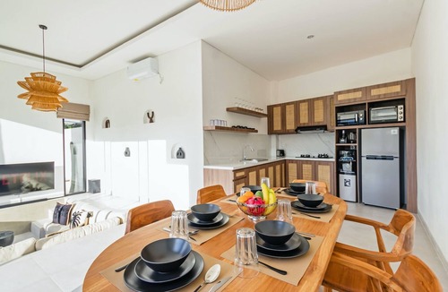 Padonan Villa | Villa Celestial Brand New Enchanting 2 BR with Aircon Living Canggu