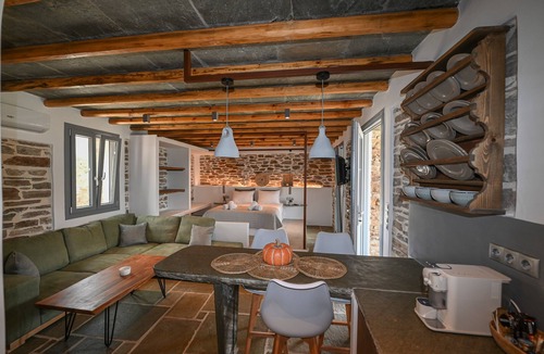 Exomvourgo Villa | Villa 'Celini House 1' with Mountain View, Wi-Fi and Air Conditioning