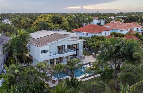 Bavaro Villa | Villa Cheryl: NEW modern luxe villa w/pool, gym, movie room & BBQ