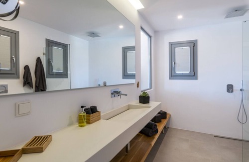 Plintri Villa | Villa Chi - Ten Bedroom Villa, Sleeps 24