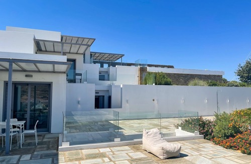 Paleopolis Villa | Villa Chora - Six Bedroom Villa, Sleeps 12