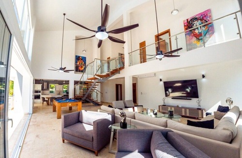 Urbanizacion Tavarez Villa | Villa Collie: Luxury Retreat/7 King Master BR/Maid