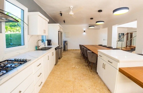 Urbanizacion Tavarez Villa | Villa Collie: Luxury Retreat/7 King Master BR/Maid
