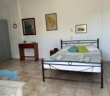 Vathi Apartment | Villa Costa Studios