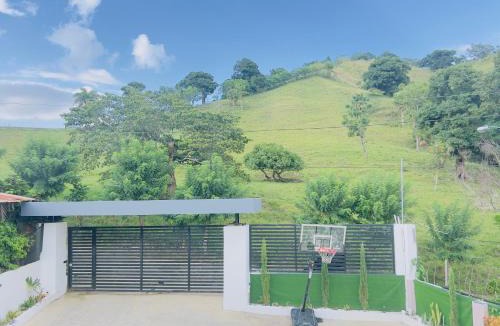 Santiago de los Caballeros Villa | Villa Colinas Verdes