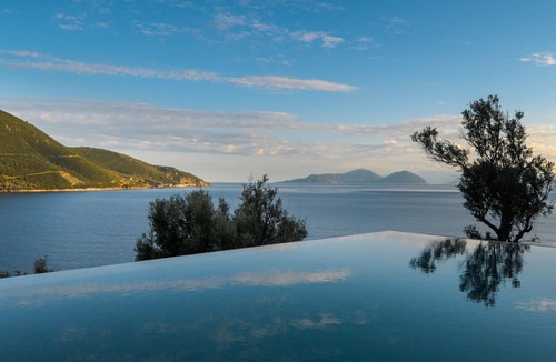 Evgiros Villa | Villa Doukato-exclusive on Vassiliki bay in walking distance from the beach