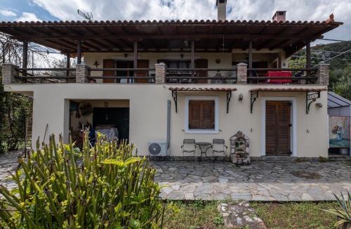Taxiarchis Villa | Villa Eirini with sea view